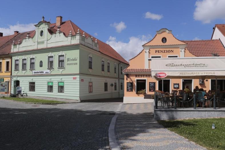 Domecek Ve Dvore Бехинє Екстер'єр фото